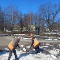Подготавливаем скверы к сезону "прогулок".
